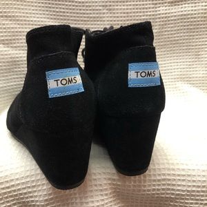TOMS black lace up wedge
